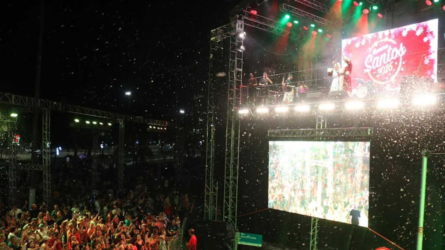 Grande público durante evento de natal