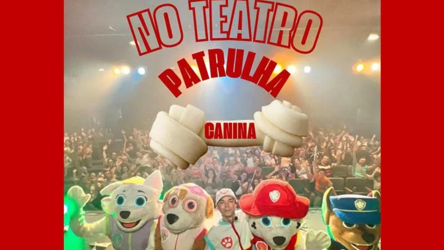 Cartaz de divulgação do espetáculo infantil "Patrulha Canina no Teatro", que será realizado no Teatro Centro Cultural Português em 15 de março, exibindo o elenco fantasiado no palco diante de uma plateia lotada
