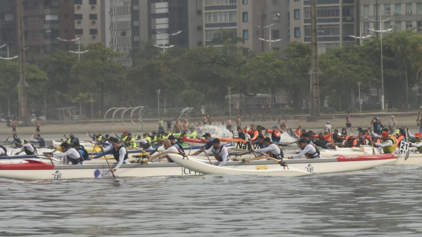 Competição de canoa havaiana