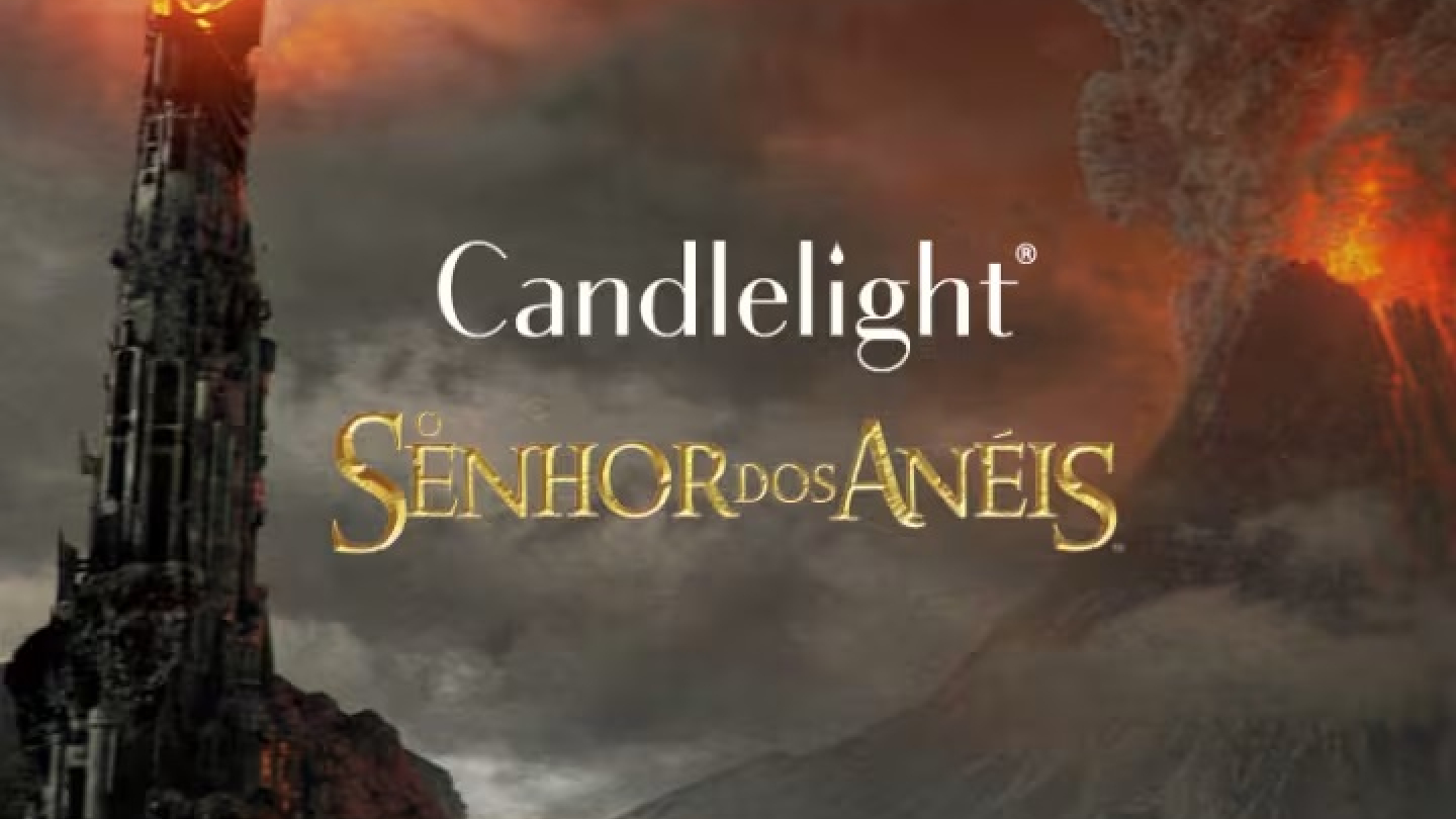 Imagem promocional do concerto "Candlelight: O Senhor dos Anéis", apresentando a icônica Torre de Sauron e a Montanha da Perdição em um cenário épico e sombrio