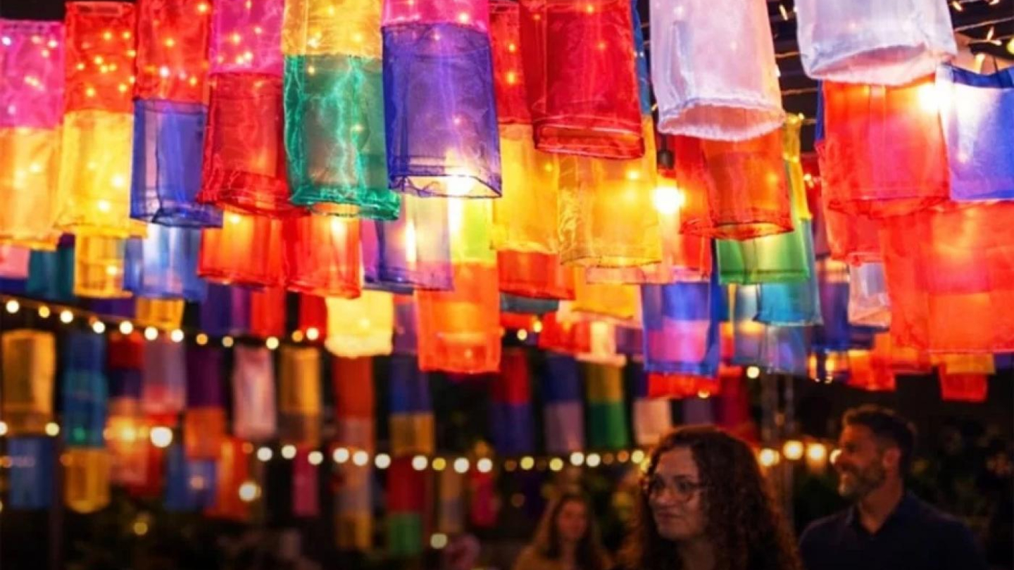 Luzes coloridas no Festival da Coréia