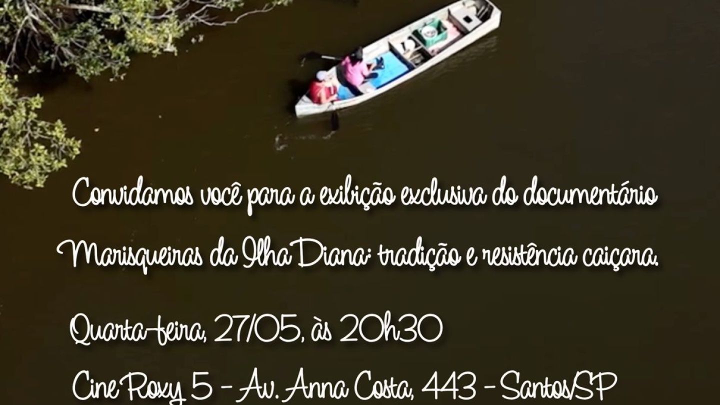 Cartaz de divulgação do documentário "Marisqueiras da Ilha Diana: tradição e resistência caiçara", agendado para quarta-feira, 27 de maio, às 20h30, no Cine Roxy 5, ilustrado com uma vista aérea de uma pequena embarcação navegando em águas escuras ao lado da vegetação