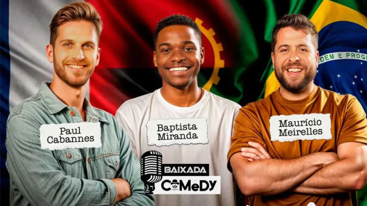 Peça promocional do show "#3Continentes". No centro da composição estão os humoristas Paul Cabannes, Baptista Miranda e Maurício Meirelles, fotografados com os braços cruzados e expressões amigáveis. Atrás deles, as bandeiras da França, Angola e Brasil ocupam todo o fundo da imagem, reforçando a proposta multicultural do espetáculo. O design utiliza elementos gráficos que lembram recortes de papel e tipografia inspirada em máquinas de escrever, criando um visual moderno e descontraído. A arte sugere uma apr
