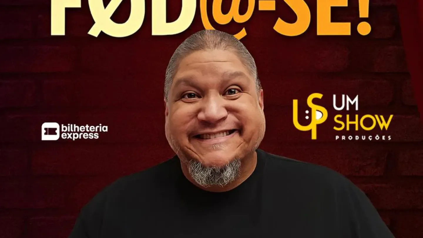 Cartaz do show de stand-up "Ligando o Fød@-se!", de Jansen Serra. O humorista aparece sorrindo ao centro da imagem, vestindo camiseta preta e fazendo um gesto descontraído com as mãos. O fundo em tons de vermelho escuro lembra uma parede de tijolos, enquanto o título do espetáculo ocupa grande parte do topo do cartaz em letras amarelas e brancas. A arte informa apresentação em Santos, no Rusbé, no dia 20 de julho, às 20h.