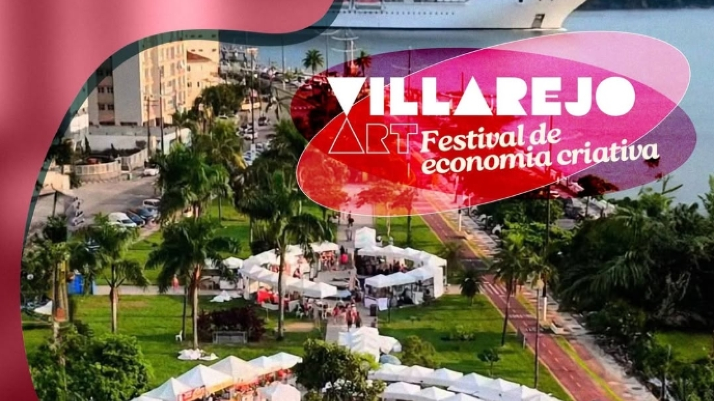 Card de divulgação do Villarejo Art – Festival de Economia Criativa, com vista aérea da Praça Luiz La Scala, na Ponta da Praia, ocupada por diversas tendas de expositores. Ao fundo, um navio de cruzeiro navega pela baía de Santos. O cartaz informa a realização do evento nos dias 18 e 19 de julho, das 11h às 21h, destacando o local e a identidade visual do festival.