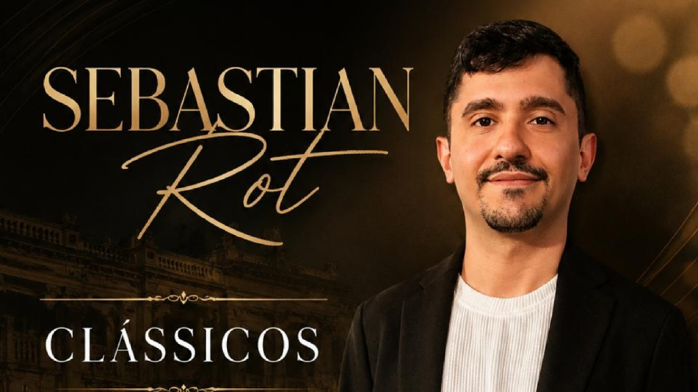 Cartaz de divulgação do concerto "Clássicos", com o músico Sebastian Rot em destaque. Ele aparece em pé, vestindo blazer preto sobre camiseta branca, diante de um fundo escuro com a fachada da Pinacoteca Benedicto Calixto ao fundo. O card informa a data (25/07/2026), o horário (17h) e o local da apresentação, além dos logotipos dos realizadores e patrocinadores.