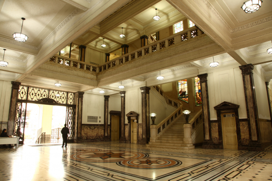 Salão com destaque da cor branca