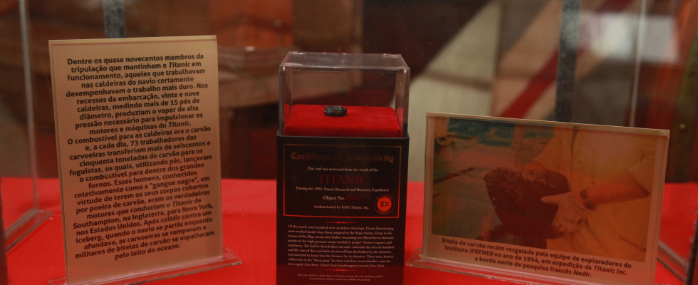 Um pedaço de carvão utilizado para mover o Titanic é um dos destaques do espaço reservado a esse navio, que naufragou em 1912, em sua viagem inaugural, matando mais de 1.500 pessoas.