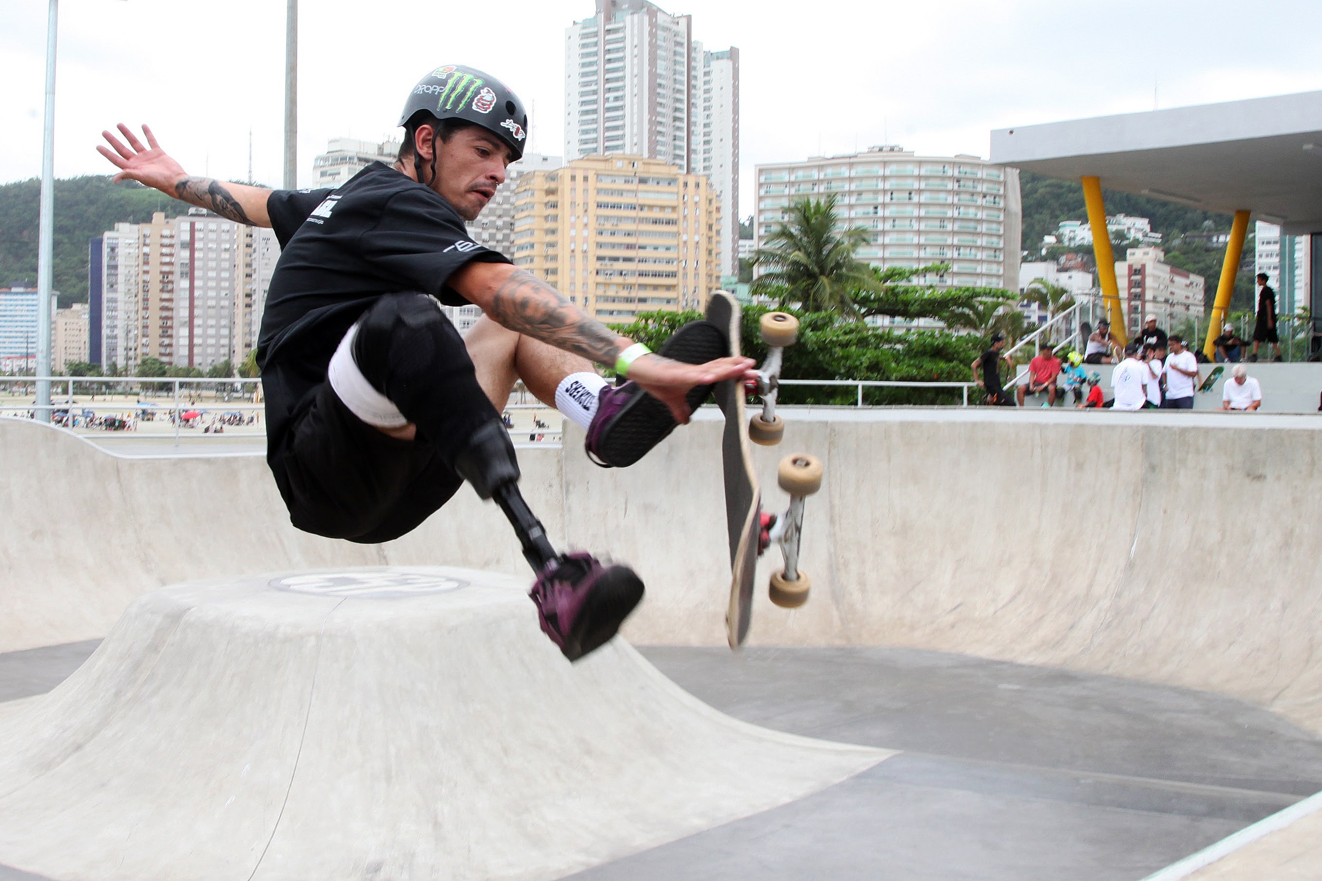 Skatista no Emissário