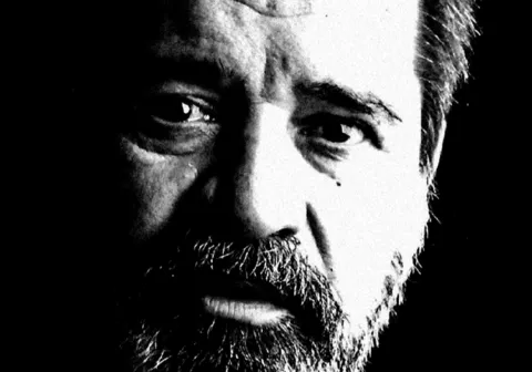 Plínio Marcos em preto e branco