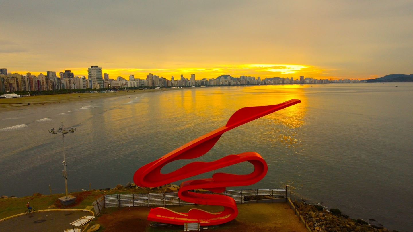 Escultura Tomie Ohtake no Por do Sol