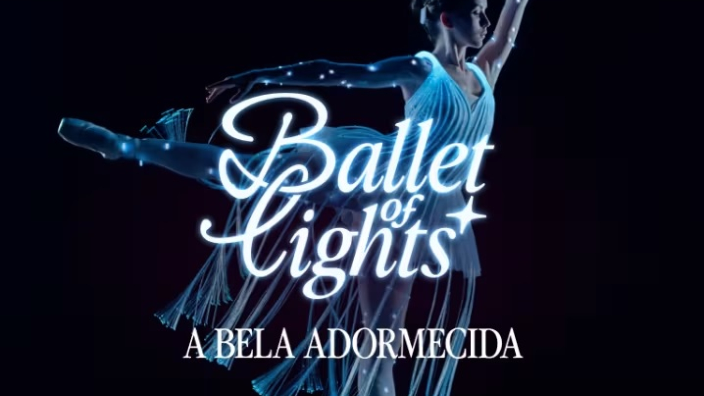 Cartaz do espetáculo “Ballet of Lights – A Bela Adormecida”, com bailarina iluminada em cena