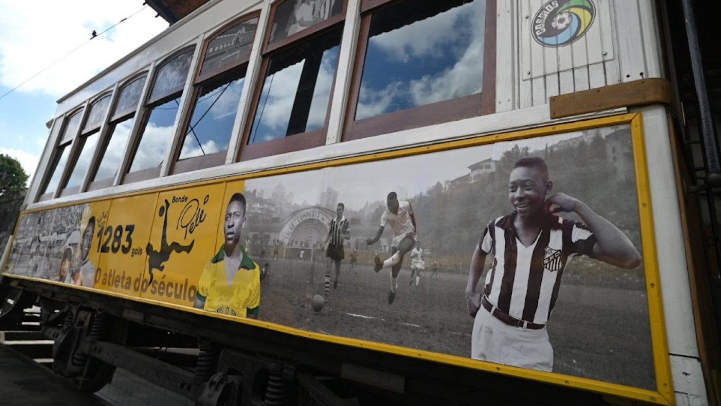 Bonde decorado com Pelé