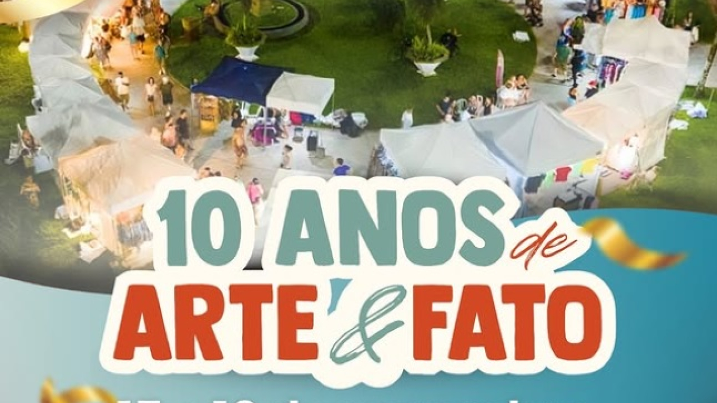 Foto aérea da Praça o Aquário, com feira de artesanato montada em diversas barraquinhas em meio ao jardim