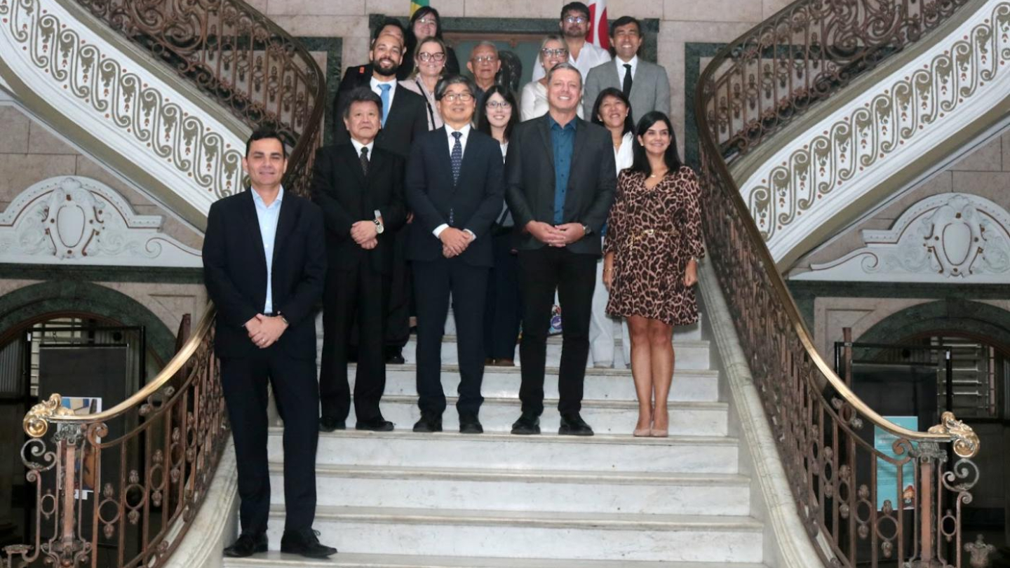 Autoridades na escadaria do Palácio José Bonifácio