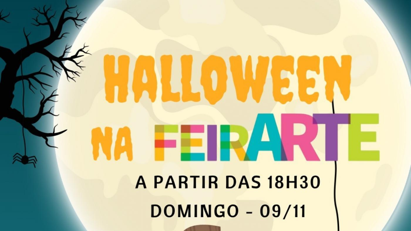 Cartaz do Halloween na Feirarte, com cenário de lua cheia, casas escuras e abóboras esculpidas
