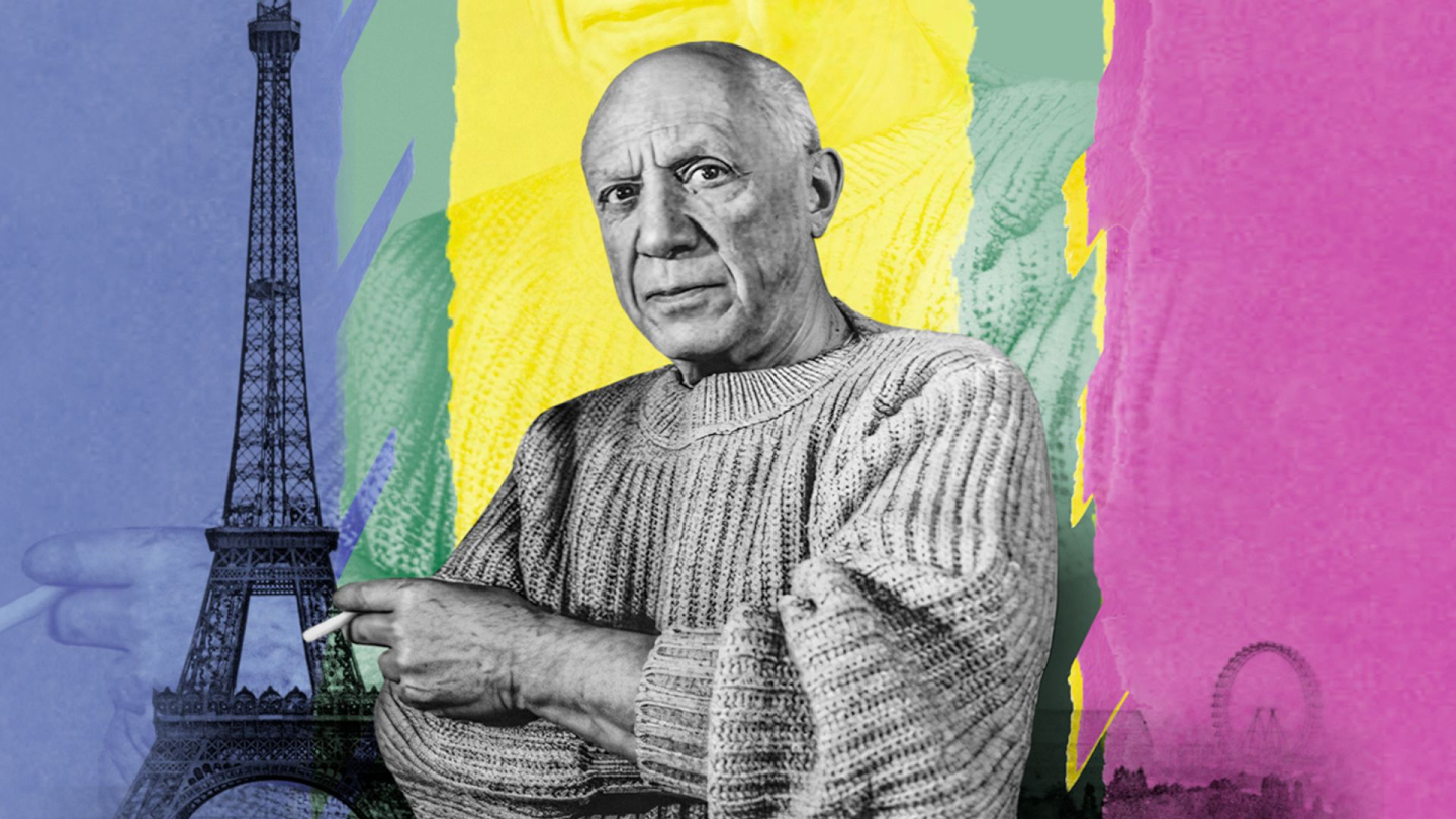A imagem apresenta um retrato em preto e branco de Pablo Picasso, com os braços cruzados e um cigarro na mão, vestindo um suéter de tricô, sobreposto a um fundo composto pela Torre Eiffel e faixas coloridas vibrantes em azul, amarelo e magenta