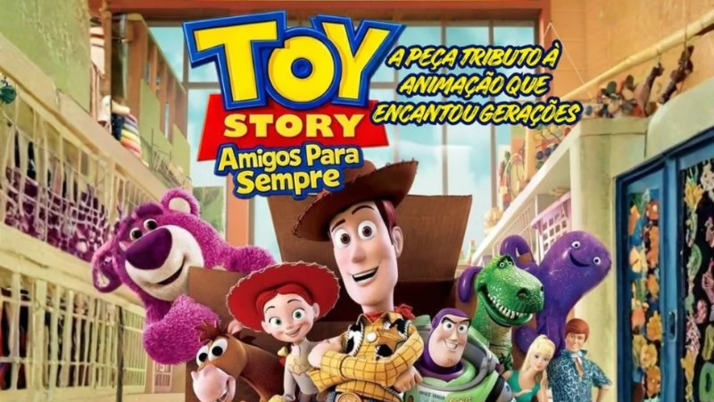 Cartaz da peça teatral "Toy Story: Amigos Para Sempre", apresentando os personagens da animação em um cenário de creche, com informações sobre o evento no Teatro Guarany, em Santos