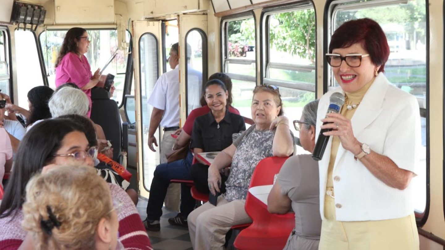 Bonde das Mulheres com palestrante