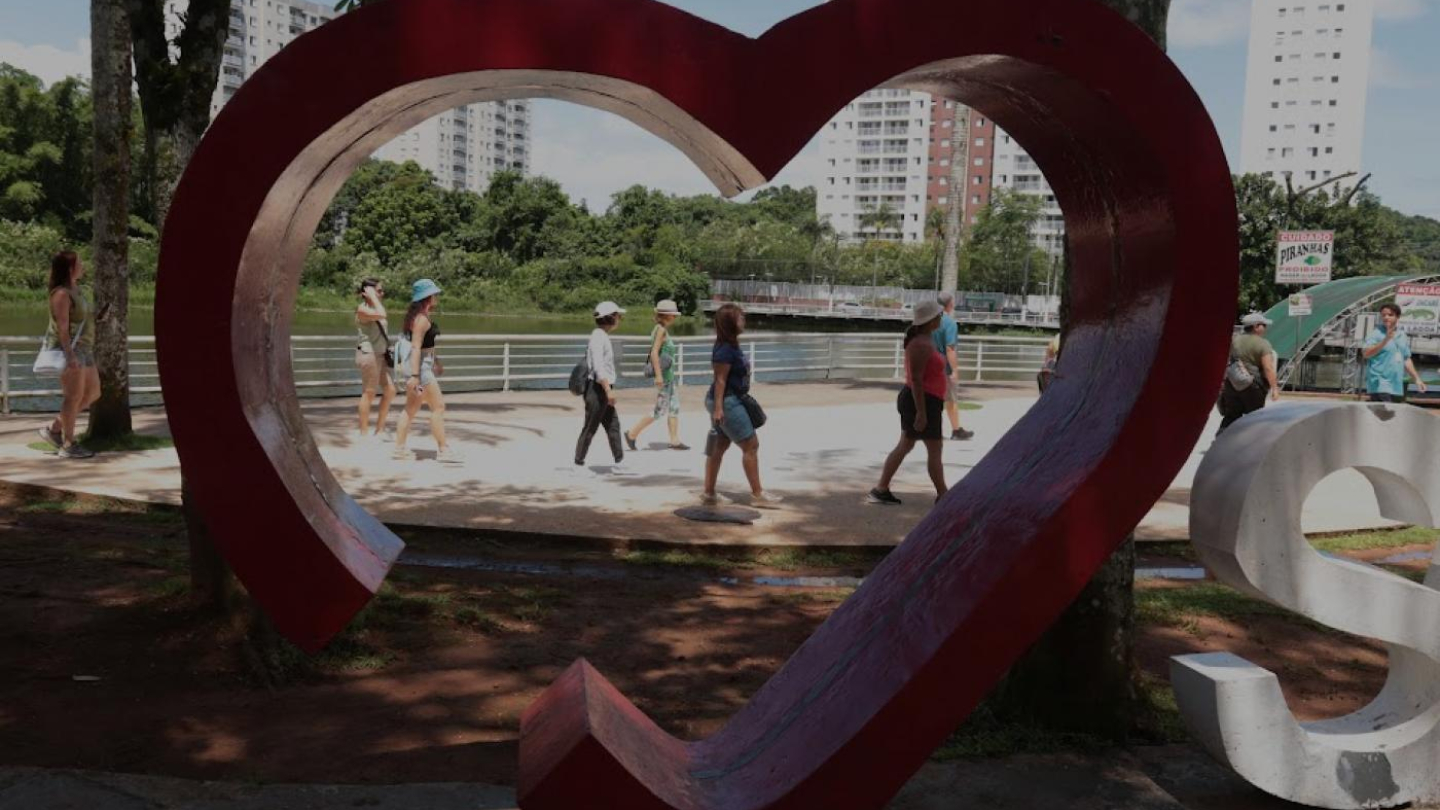 coração moldando os inscritos no walking tour