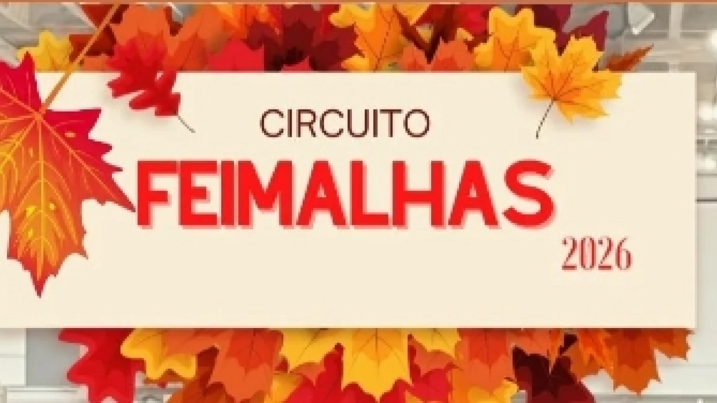 Peça publicitária do Circuito Feimalhas 2026, tradicional evento voltado aos setores de moda, malharia e confecção. A composição utiliza folhas outonais coloridas como moldura para o logotipo do evento, criando uma identidade visual associada às coleções de inverno. O fundo apresenta um ambiente de feira de negócios, com corredores e estandes desfocados, sugerindo o caráter profissional e comercial da exposição. As cores quentes das folhas contrastam com o ambiente claro, transmitindo uma sensação de renova