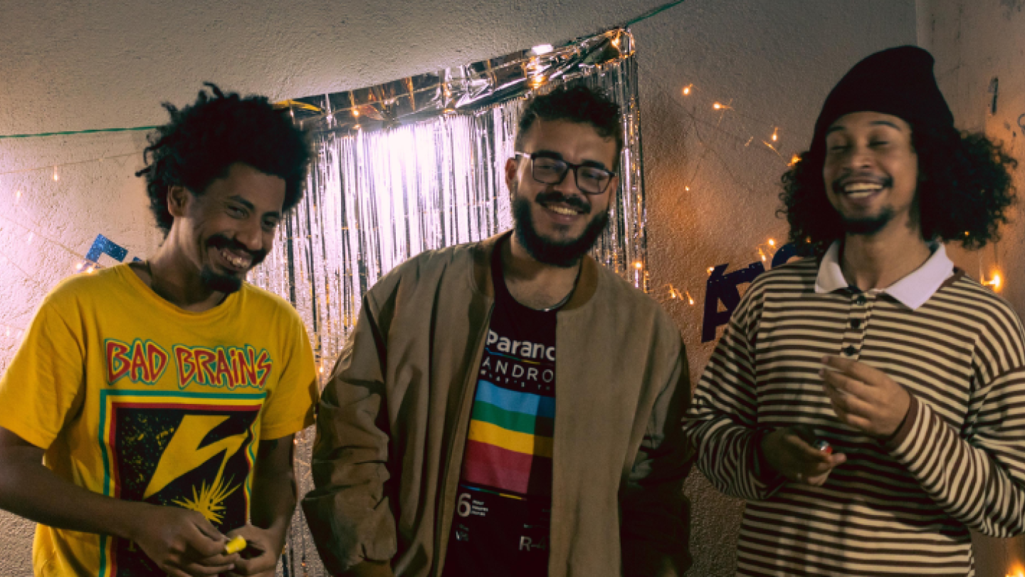 Trio que músicos da banda Folie